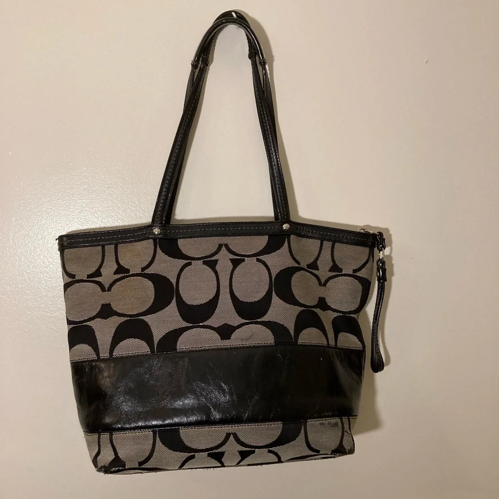 COACH signature stripe  No. 12429
SHOULDERBAG tote VNTG and wallet - Picture 4 of 16